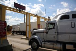 semi truck at border